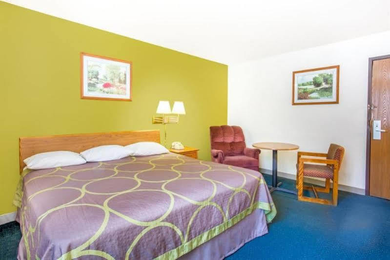 Отель Super 8 By Wyndham Richmond/Chamberlayne Rd Экстерьер фото